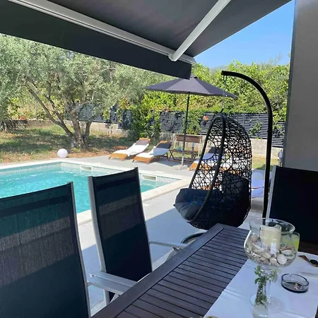 Barbara - Modern House With A Private Swimming Pool Holiday home *