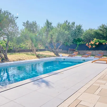 Сasa de vacaciones Barbara - Modern House With A Private Swimming Pool