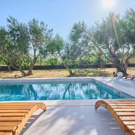 Holiday home Barbara - Modern House With A Private Swimming Pool
