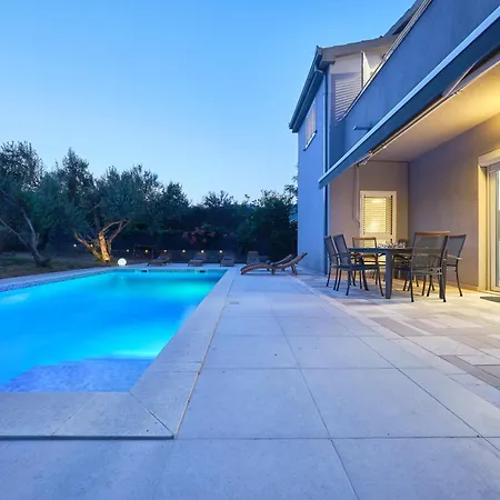 Barbara - Modern House With A Private Swimming Pool Kaštel Novi