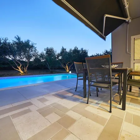 Barbara - Modern House With A Private Swimming Pool *