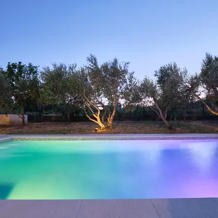 Barbara - Modern House With A Private Swimming Pool Сasa de vacaciones