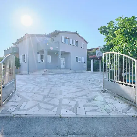 Сasa de vacaciones Barbara - Modern House With A Private Swimming Pool *