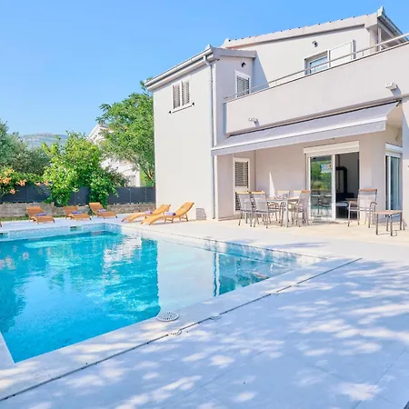 Holiday home Barbara - Modern House With A Private Swimming Pool *