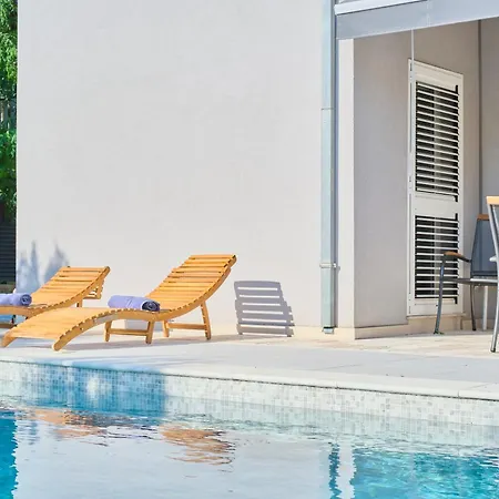 Barbara - Modern House With A Private Swimming Pool Kaštel Novi