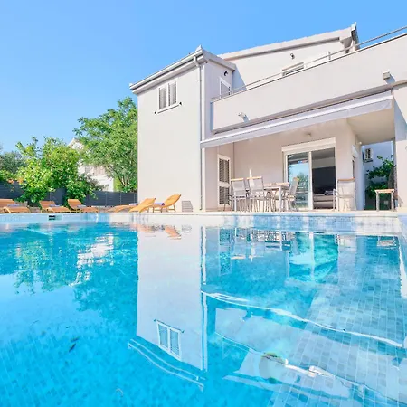 Holiday home Barbara - Modern House With A Private Swimming Pool