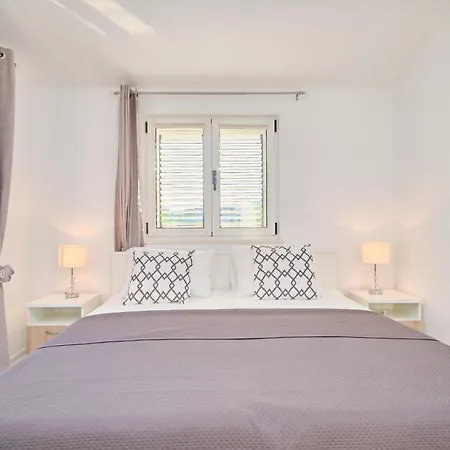 Barbara - Modern House With A Private Swimming Pool Holiday home