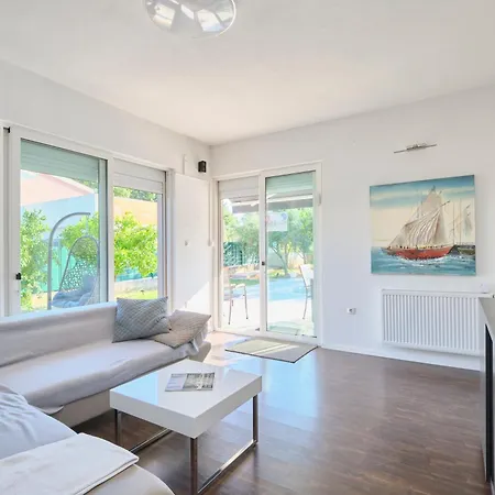 Barbara - Modern House With A Private Swimming Pool Holiday home *