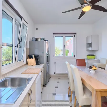 Сasa de vacaciones Barbara - Modern House With A Private Swimming Pool *