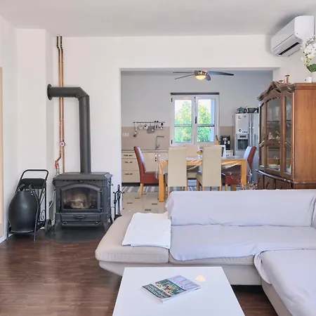Сasa de vacaciones Barbara - Modern House With A Private Swimming Pool