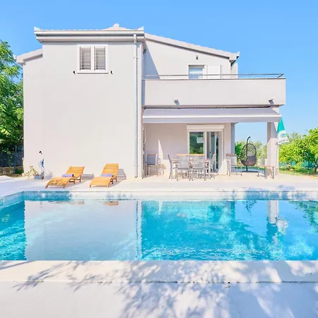 Barbara - Modern House With A Private Swimming Pool Holiday home