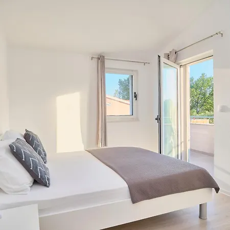 Barbara - Modern House With A Private Swimming Pool *