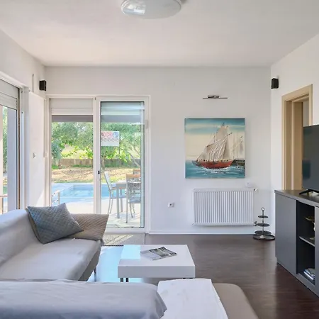 Barbara - Modern House With A Private Swimming Pool Holiday home *