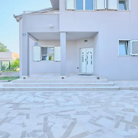 Сasa de vacaciones Barbara - Modern House With A Private Swimming Pool
